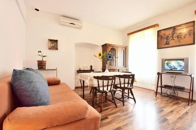 Omis Center Vila Екстериор снимка