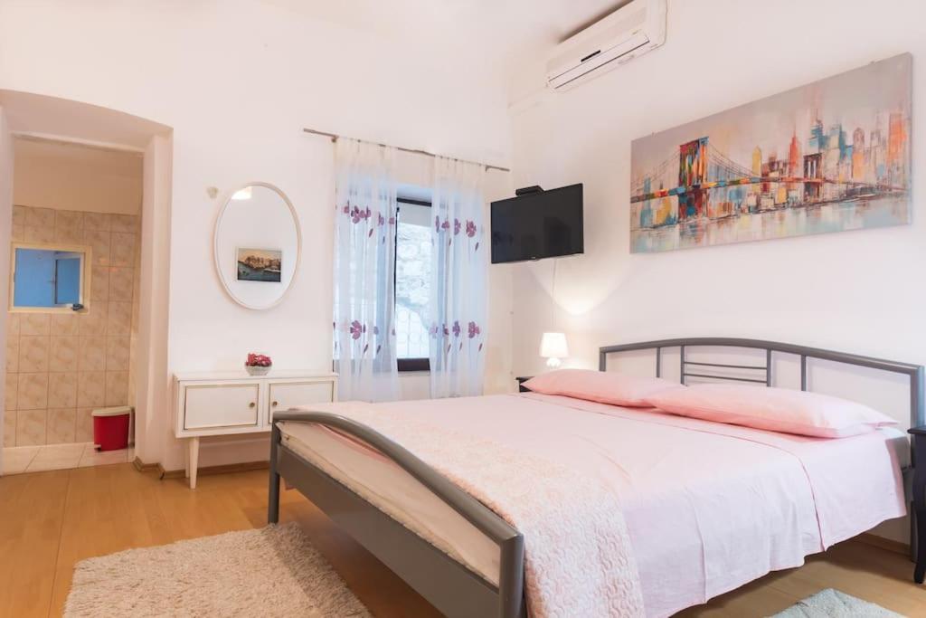 Omis Center Vila Екстериор снимка